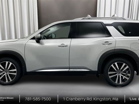 New 2025 Nissan Pathfinder Platinum w/ Cargo Package image 8