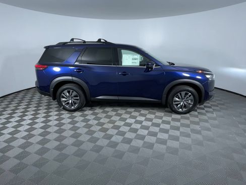 Certified 2025 Nissan Pathfinder SV w/ Black Appearance Package AWD/4WD image 9