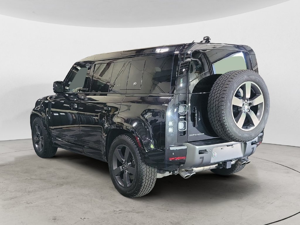Used 2024 Land Rover Defender 110 V8 AWD/4WD image 3