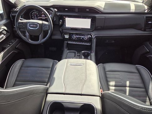 Used 2024 GMC Sierra 2500 AT4X image 4