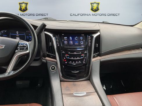 Used 2017 Cadillac Escalade Premium Luxury RWD image 13