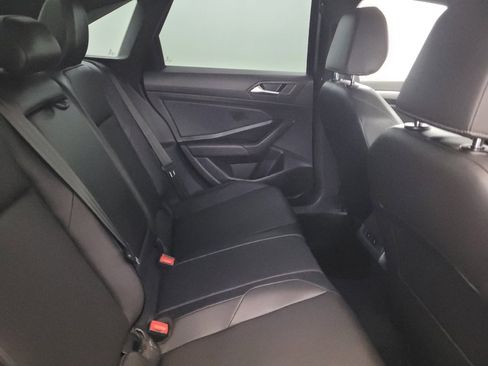Used 2019 Volkswagen Jetta SE w/ Cold Weather Package FWD image 19