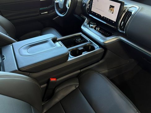 New 2027 Ford Expedition Platinum w/ Stealth Performance Package AWD/4WD image 18