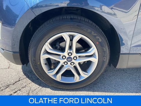Used 2017 Ford Edge Titanium w/ Technology Package FWD image 30