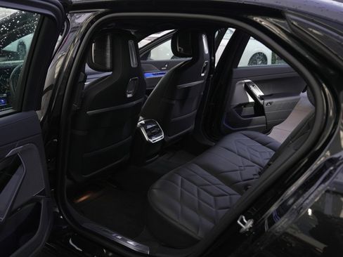 Used 2024 BMW 740i image 7