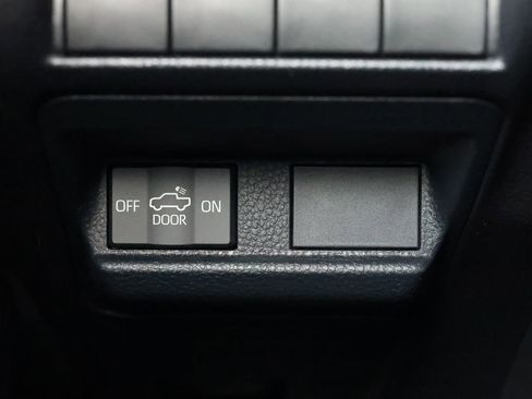 Used 2025 Toyota Tacoma TRD Sport w/ TRD Sport Upgrade Package image 27