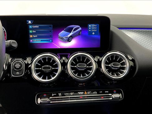 Certified 2025 Mercedes-Benz GLA 250 image 33