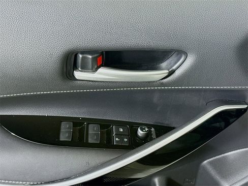 Used 2019 Toyota Corolla XSE image 22