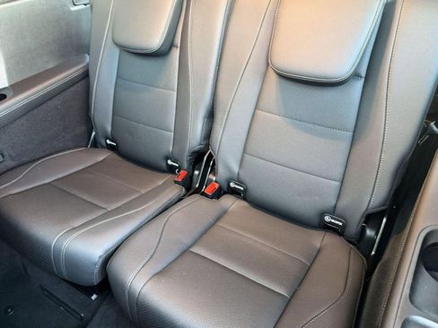 Used 2025 Mercedes-Benz GLS 450 4MATIC image 36