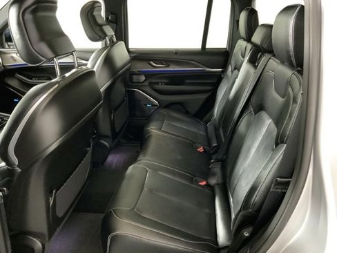 Used 2024 Jeep Grand Cherokee Overland w/ Luxury Tech Group IV image 37