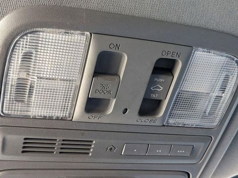 Used 2015 Honda Pilot Touring image 24