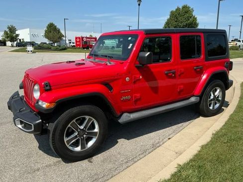 Used 2018 Jeep Wrangler Unlimited Sahara w/ Uconnect 4C Nav & Sound Group AWD/4WD image 3