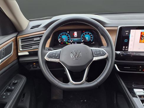 Used 2024 Volkswagen Atlas SE w/ Panoramic Sunroof Package image 46