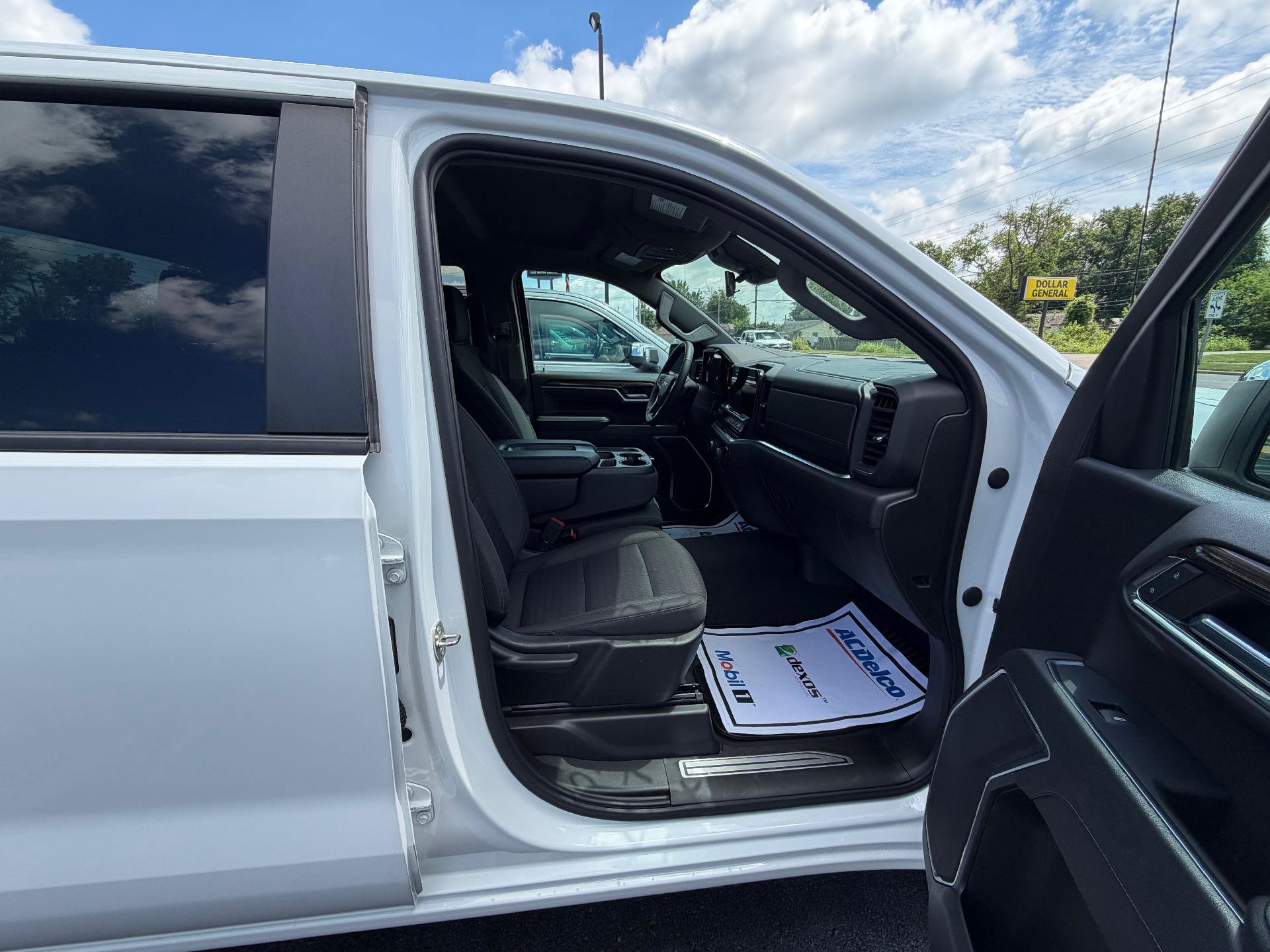 Used 2023 Chevrolet Silverado 1500 LT AWD/4WD image 10
