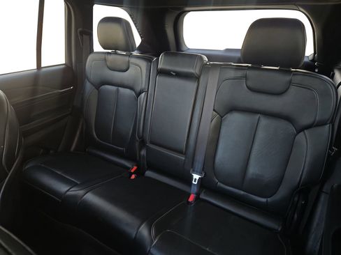 Used 2022 Jeep Grand Cherokee Overland image 13