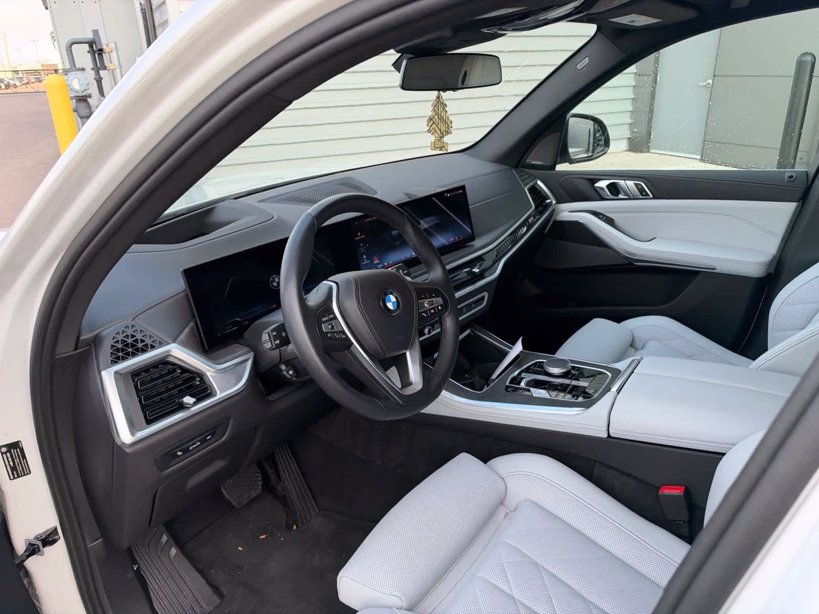 Used 2024 BMW X5 xDrive40i w/ Premium Package AWD/4WD image 9