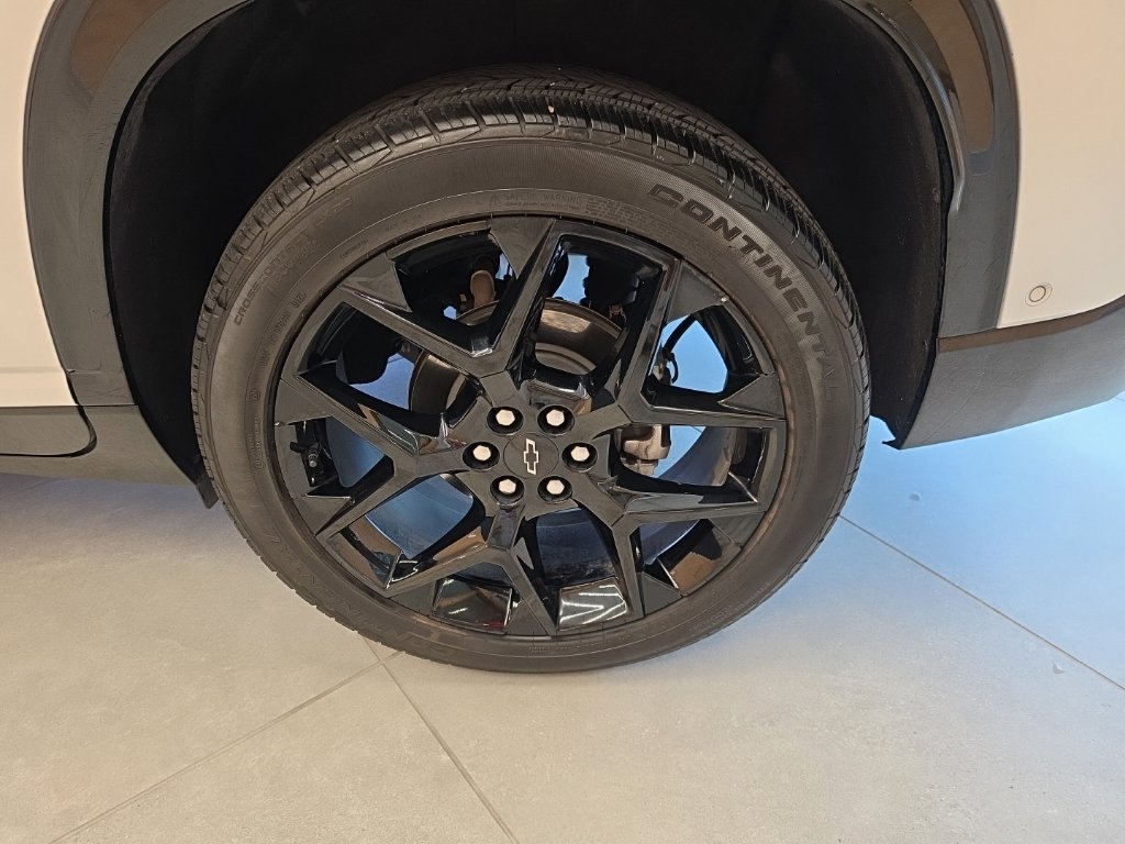 Used 2025 Chevrolet Traverse RS w/ LPO, Floor Liner Package FWD image 67