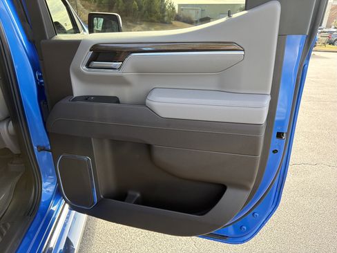 Used 2025 Chevrolet Silverado 1500 LT w/ Leather Package image 16