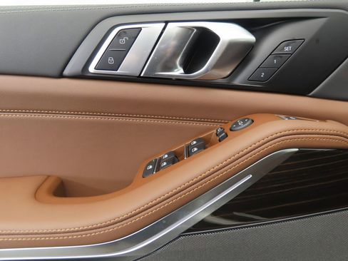 Used 2026 BMW X5 sDrive40i w/ Premium Package image 25