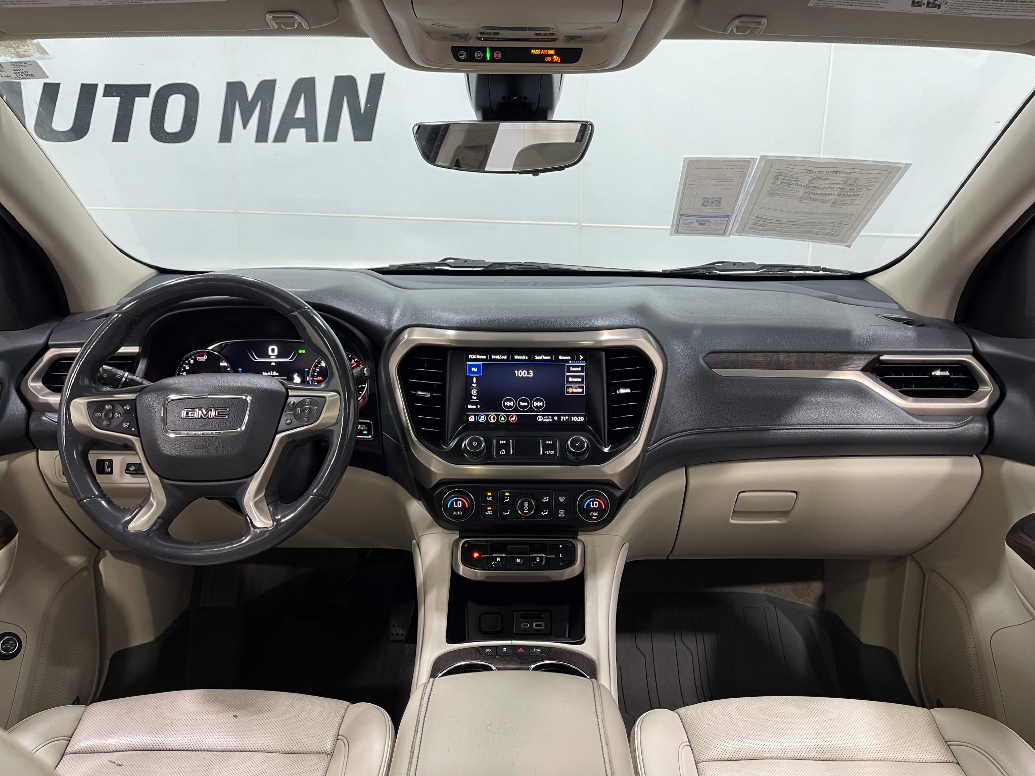 Used 2021 GMC Acadia Denali w/ Denali Technology Package FWD image 17