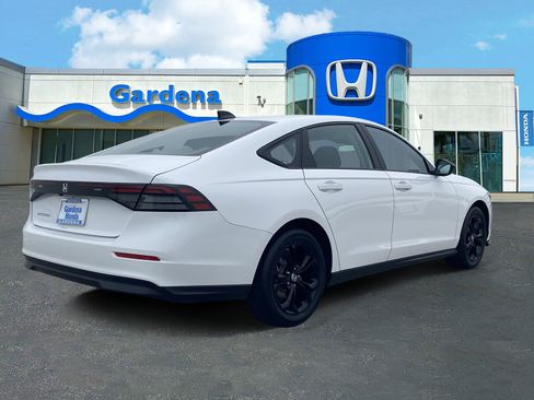 Certified 2025 Honda Accord SE image 6