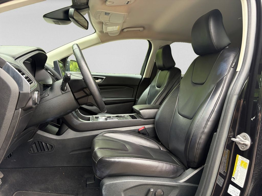 Used 2022 Ford Edge Titanium AWD/4WD image 17