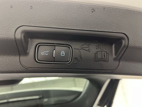 Used 2023 Ford Explorer Limited w/ Limited Technology Package image 36