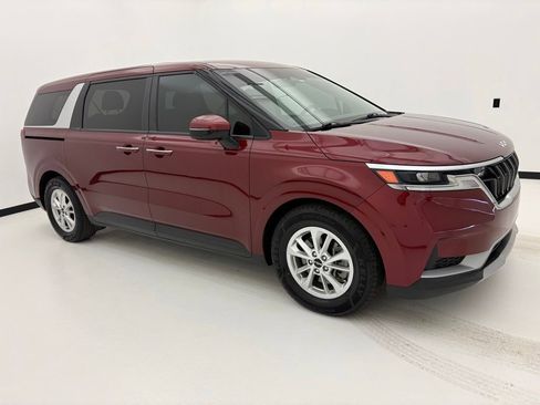 Used 2024 Kia Carnival LX FWD image 1