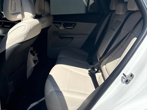Used 2025 Mercedes-Benz GLC 350e 4MATIC image 9