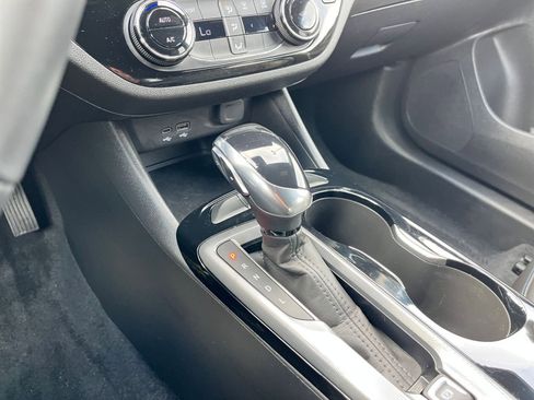 Used 2025 Buick Envista Sport Touring image 39