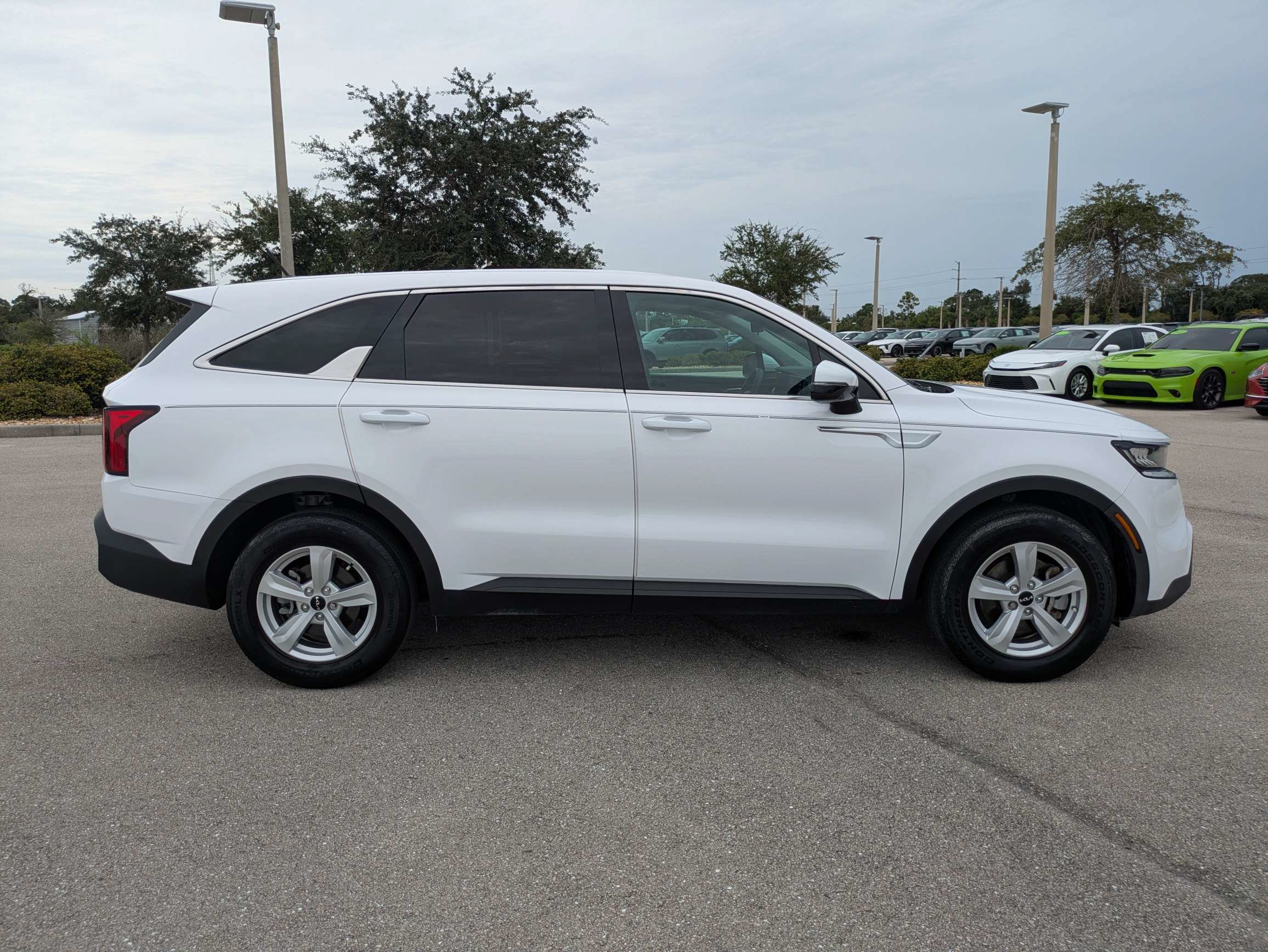 Certified 2023 Kia Sorento LX FWD image 3