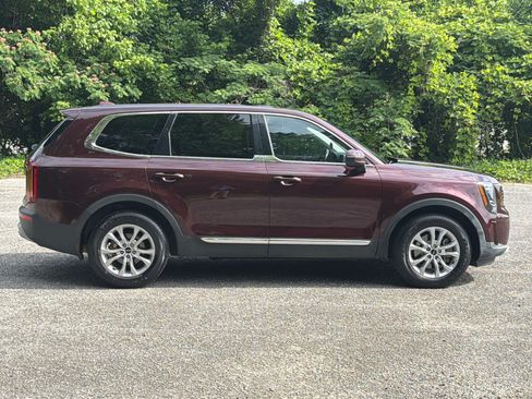 Used 2022 Kia Telluride LX FWD image 2