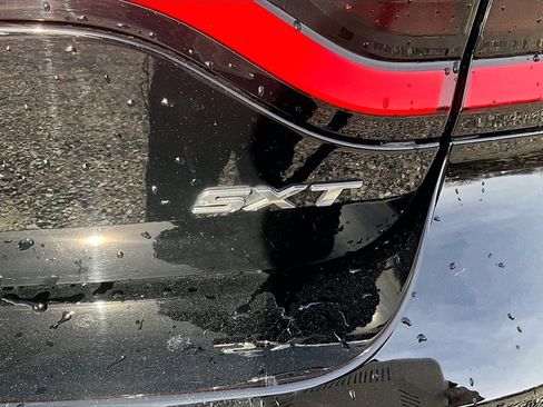 Used 2017 Dodge Charger SXT image 8