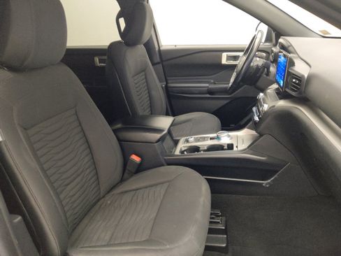 Used 2020 Ford Explorer XLT image 21