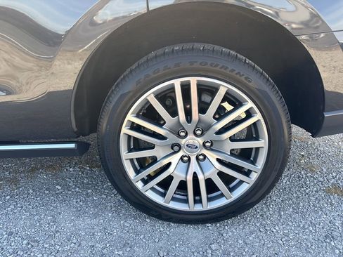 Used 2022 Ford Expedition Limited image 10