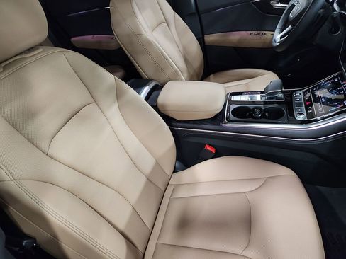 Used 2025 Audi Q8 Premium Plus image 34