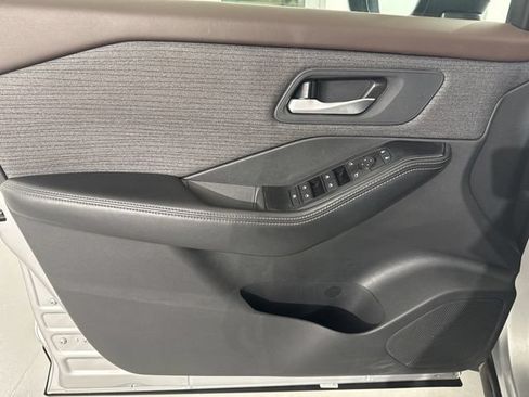 Used 2023 Nissan Rogue SV AWD/4WD image 18