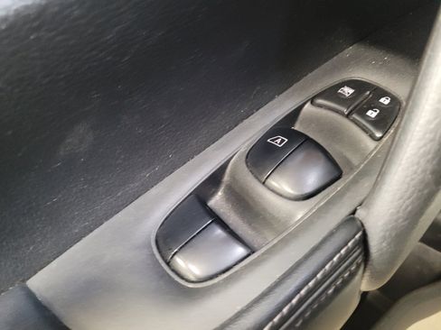 Used 2019 Nissan Rogue SV AWD/4WD image 27