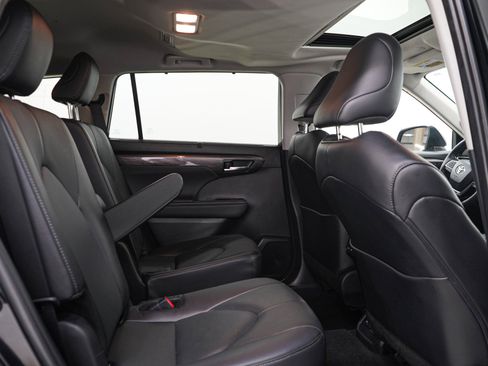 Used 2024 Toyota Highlander Limited AWD/4WD image 14