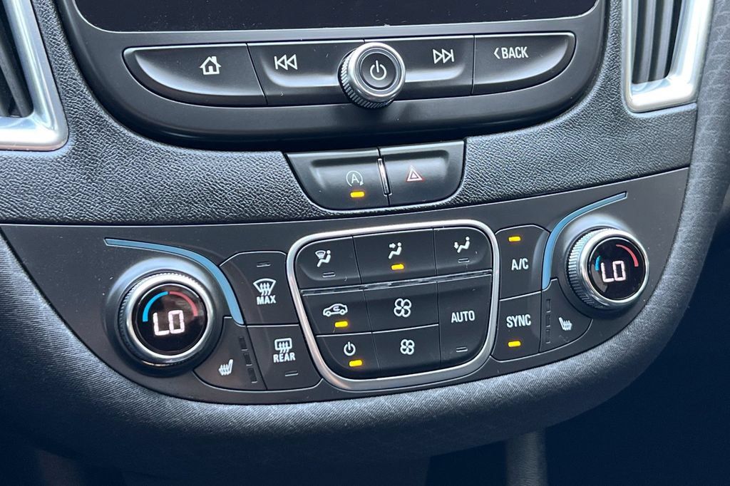 Used 2020 Chevrolet Malibu LT FWD image 21