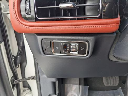 Used 2025 Lincoln Aviator Reserve w/ Luxury Package AWD/4WD image 32