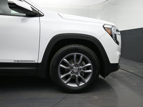 Certified 2022 GMC Terrain SLT image 11