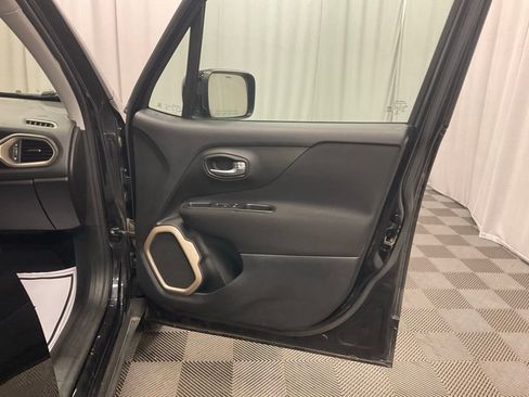 Used 2017 Jeep Renegade Latitude image 27