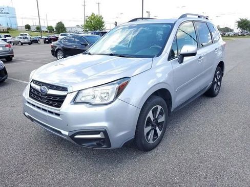Used 2017 Subaru Forester 2.5i Premium w/ All-Weather Package image 3