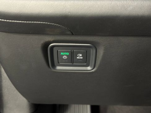 Used 2024 Porsche Cayenne S w/ Premium Package Plus image 19