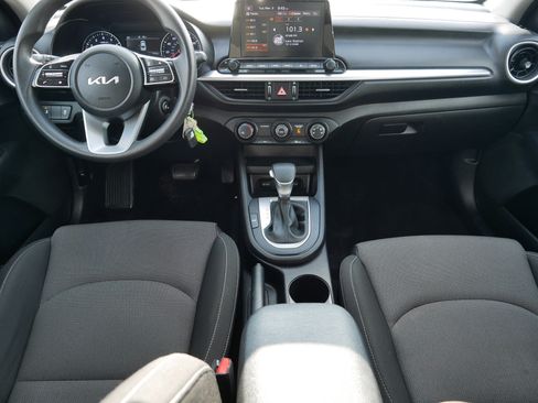 Certified 2022 Kia Forte LXS w/ LXS Technology Package image 10