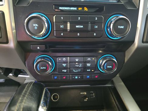 Used 2015 Ford F150 Lariat RWD image 24