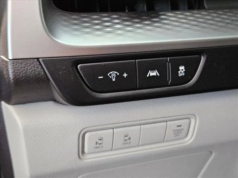 Used 2024 Kia Carnival LX image 10