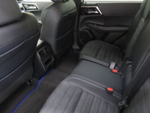 New 2025 Mitsubishi Outlander SE image 20