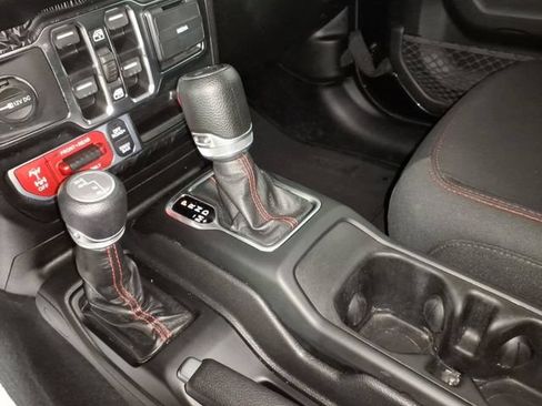 Used 2022 Jeep Wrangler Unlimited Rubicon AWD/4WD image 23